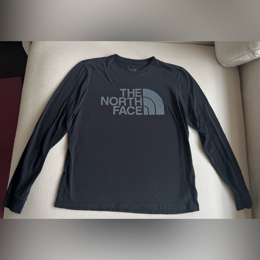 The North Face Women’s Long sleeve Tee in Black